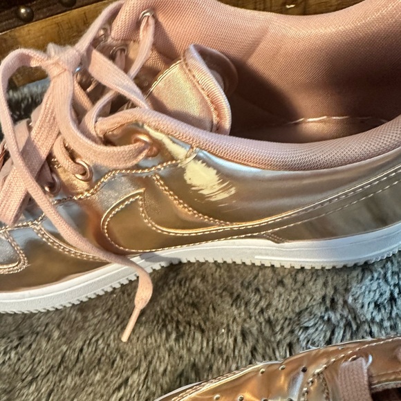 Nike Air Force 1 SP Metallic Rose Gold Sneakers, Size 11.5 - Picture 12 of 12